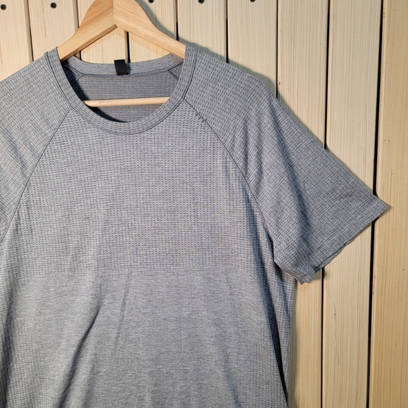 Lululemon Athletica Shirt. Light Gray Short-Sleeve Crew Tee - Picture 8 of 8